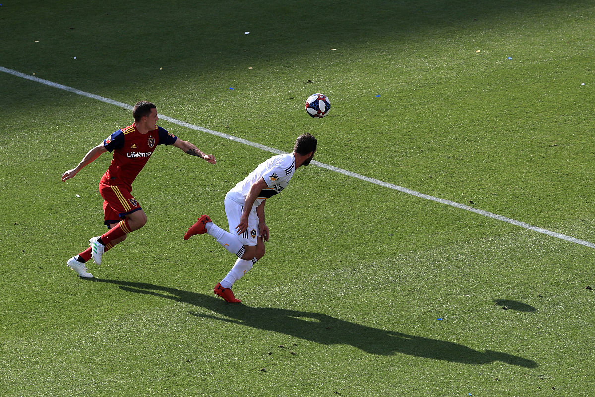 C罗连续七场比赛得分超过险胜，日本队不断突破！