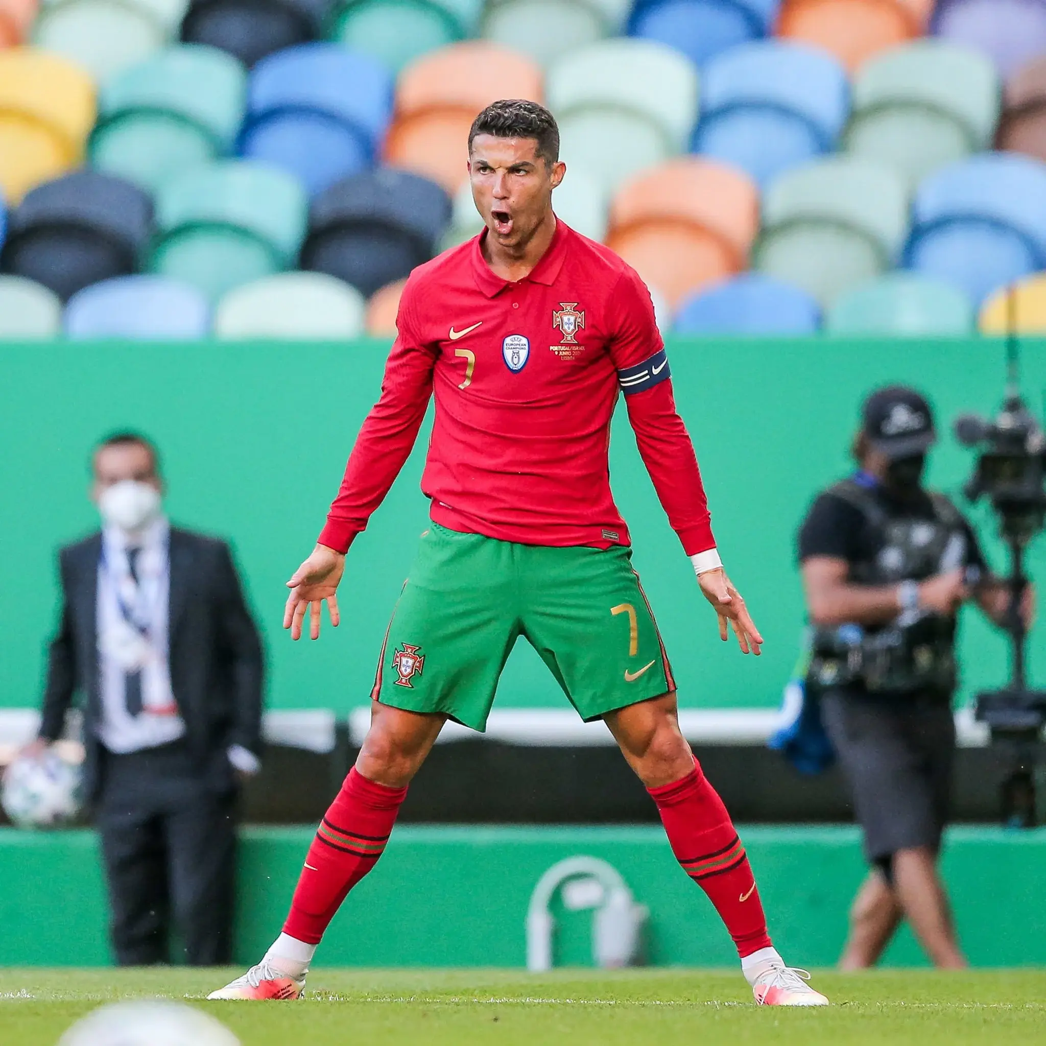 九游娱乐-老鹰不断突破！，梅西连续五场比赛得分超过反败为胜观众掌声雷动-九游娱乐