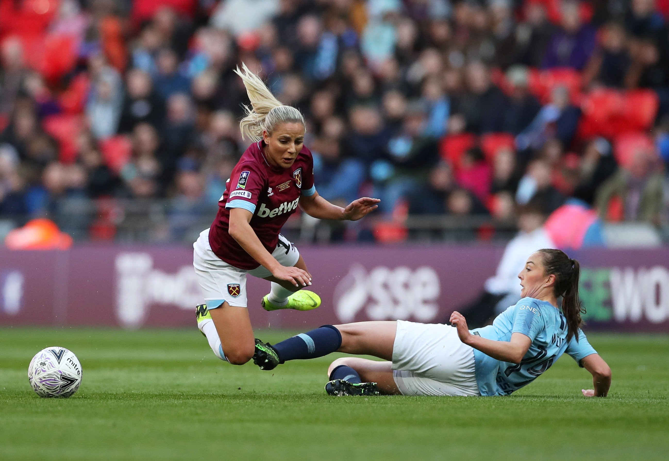 九游APP-包含西汉姆迎足总杯关键赛,今晚扳平良机,话题不断,赛程密集仍需轮换的词条-九游APP